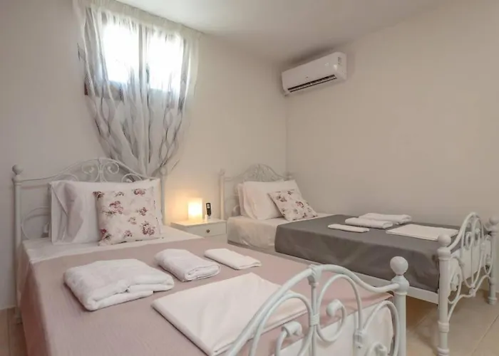 Musicians * Maragkas